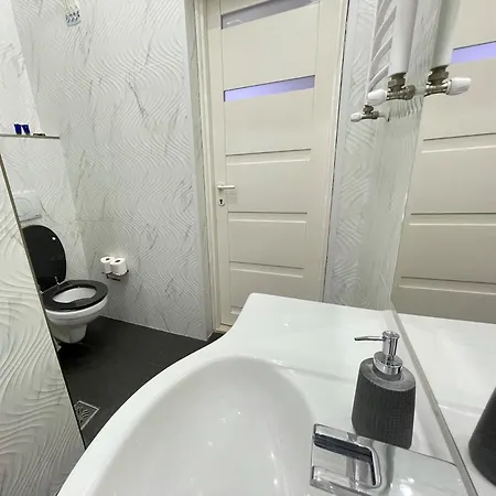 Sapphire - 5 Rooms, 2 Bathrooms 부다페스트