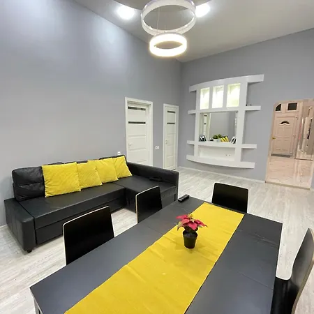 아파트 Sapphire - 5 Rooms, 2 Bathrooms *